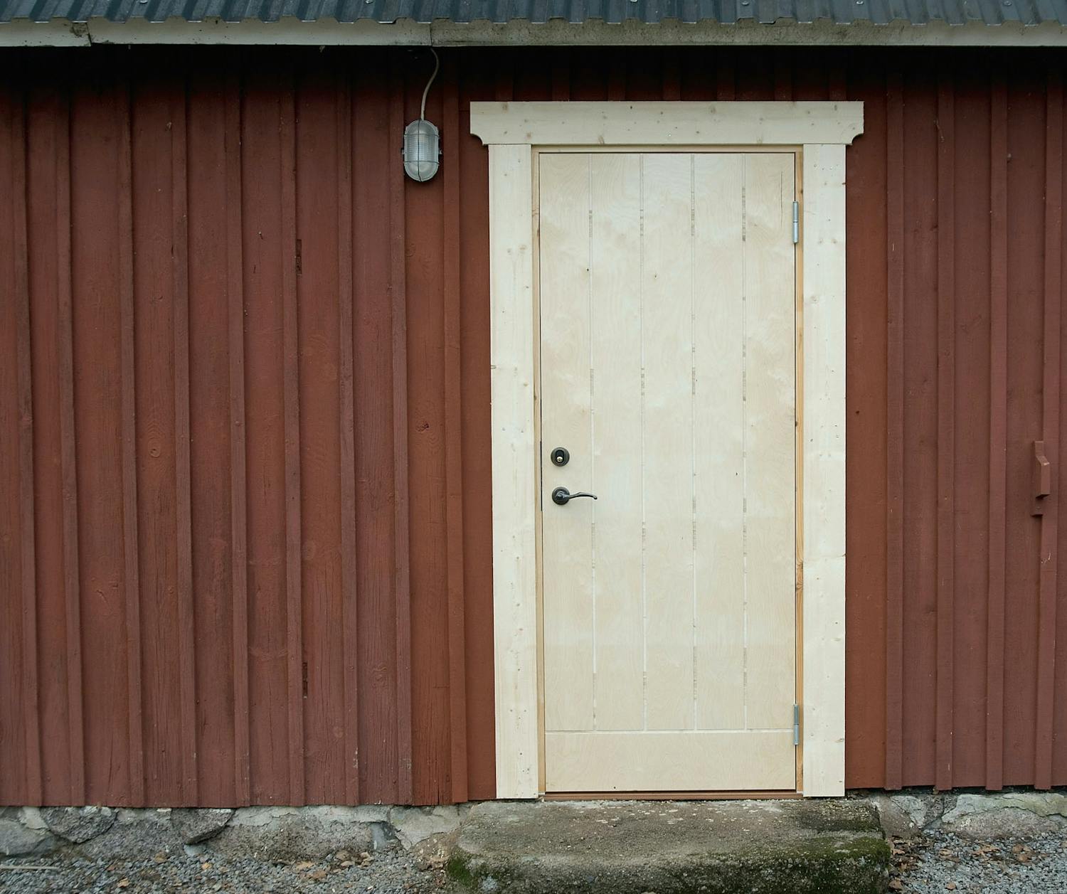 Uusi ovi pihavajaan Uusi ovi pihavajaan – tämä on hyvä tietää